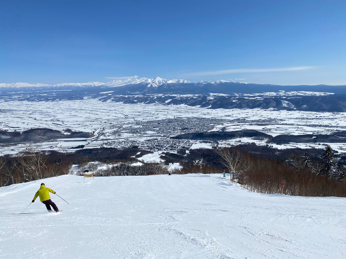 Solo Snowboarding Adventure in Furano: Embracing the Peaceful Slopes